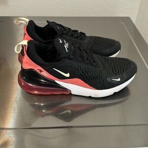 Nike Air Max 270’s Women’s size 9 like new